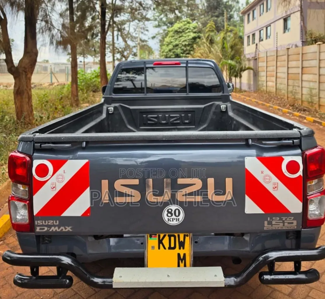 Isuzu D-MAX 2025 Gray