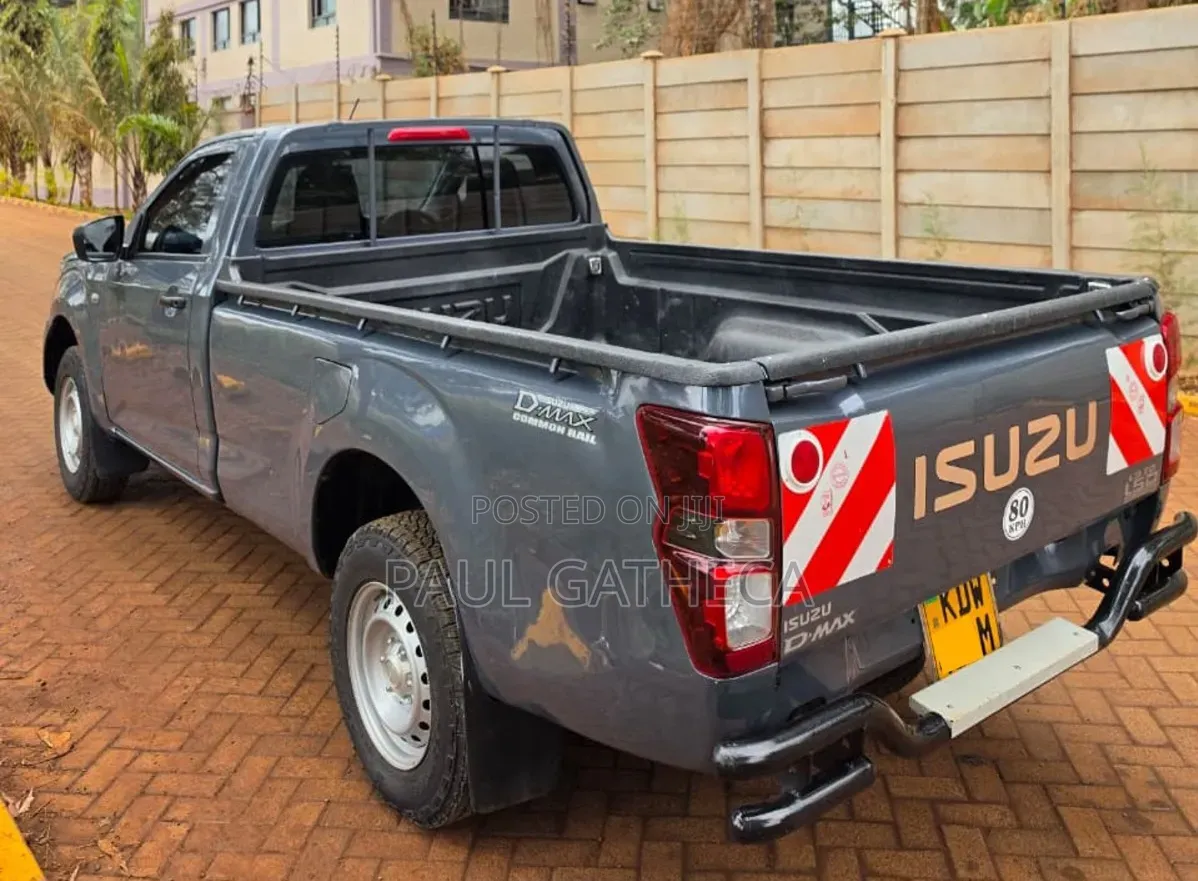 Isuzu D-MAX 2025 Gray