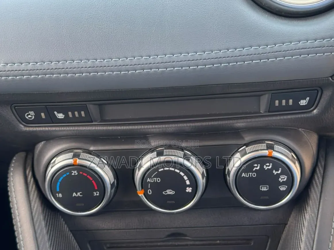 Mazda 2 2019 Silver