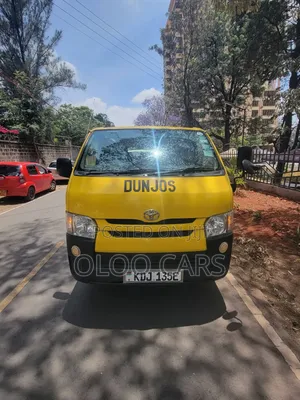 Toyota HiAce 2016 Yellow