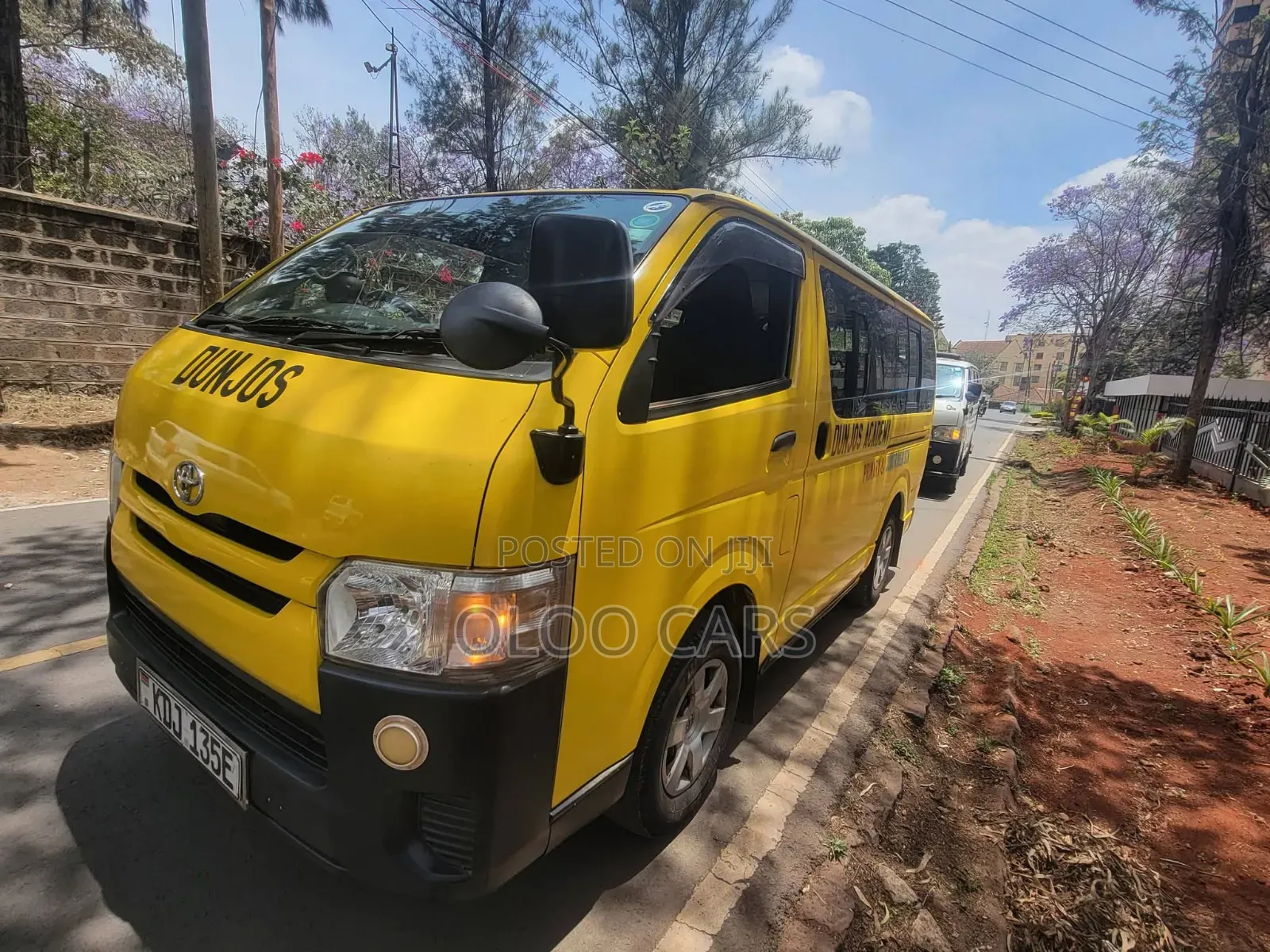 Toyota HiAce 2016 Yellow