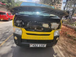 Toyota HiAce 2016 Yellow
