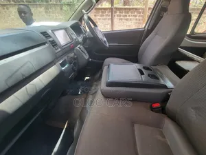 Toyota HiAce 2016 Yellow