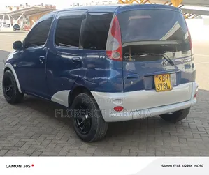 Toyota Fun Cargo 2003 Blue
