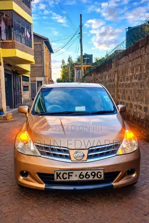 Nissan Tiida 2008 Gold
