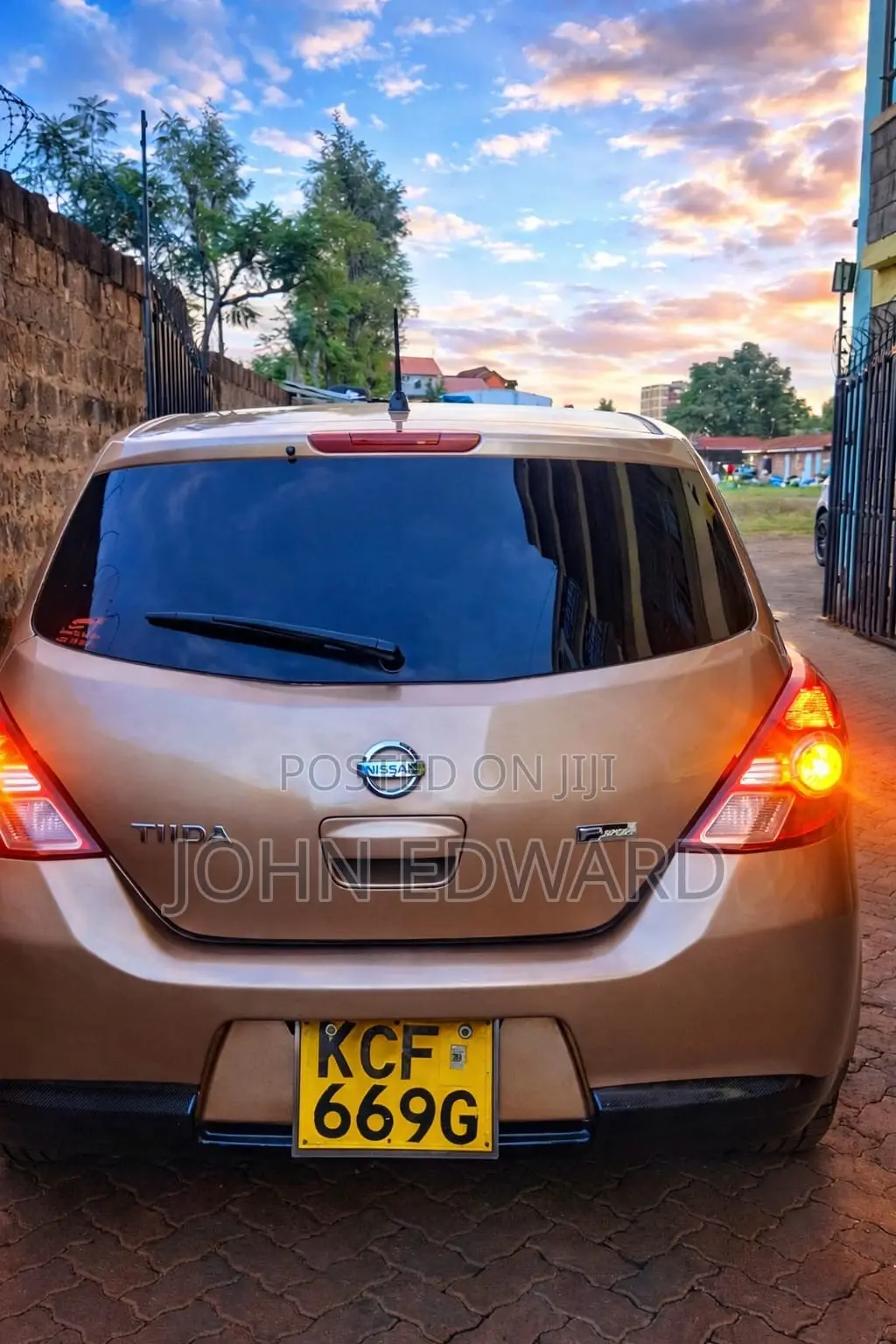 Nissan Tiida 2008 Gold