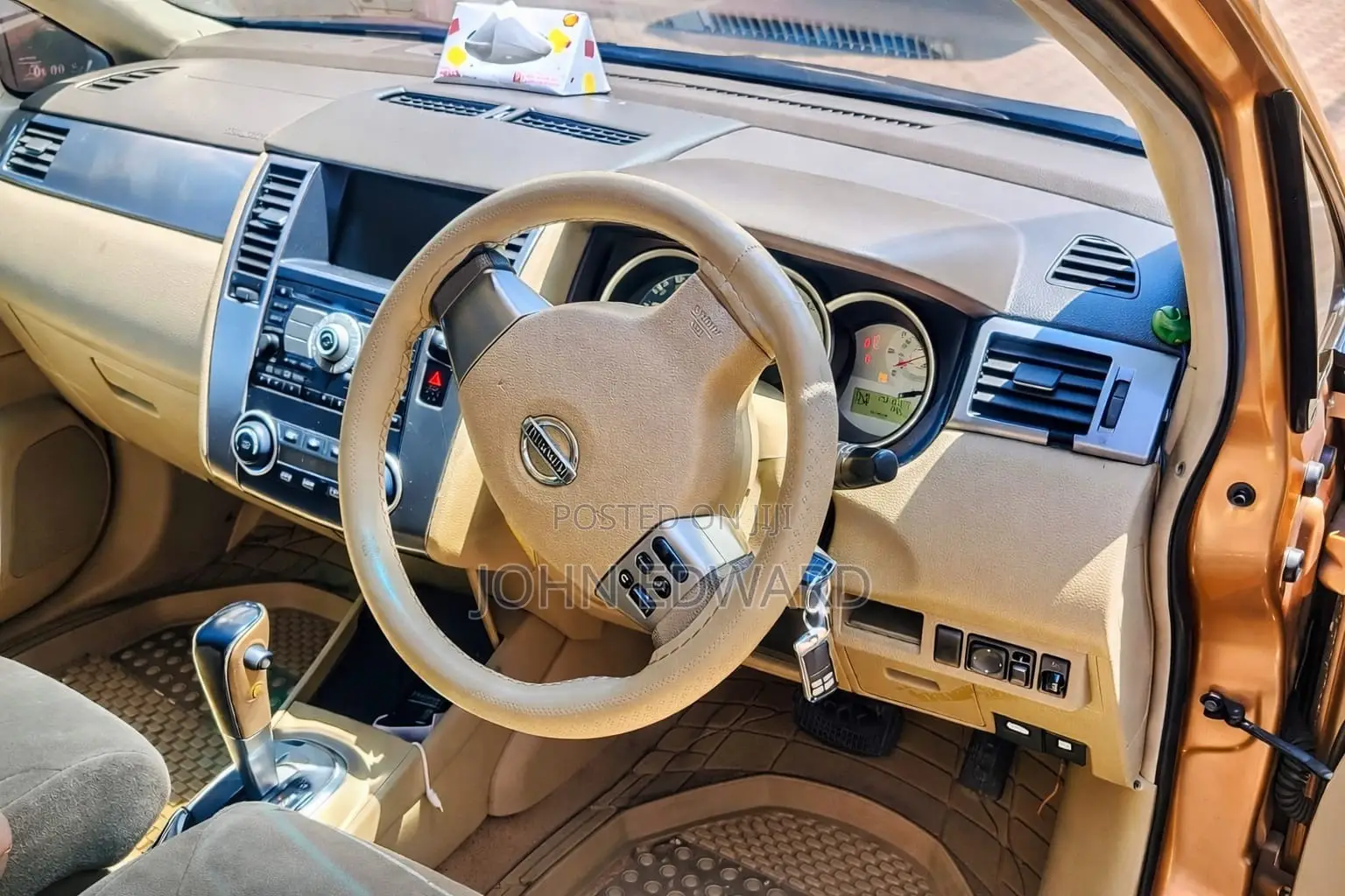 Nissan Tiida 2008 Gold
