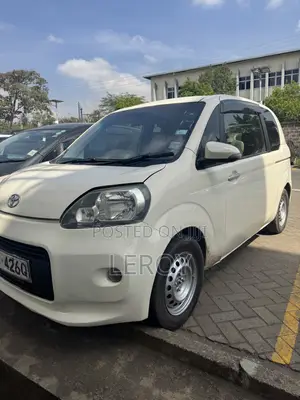 Toyota Porte 1.5 FWD 2014 Beige