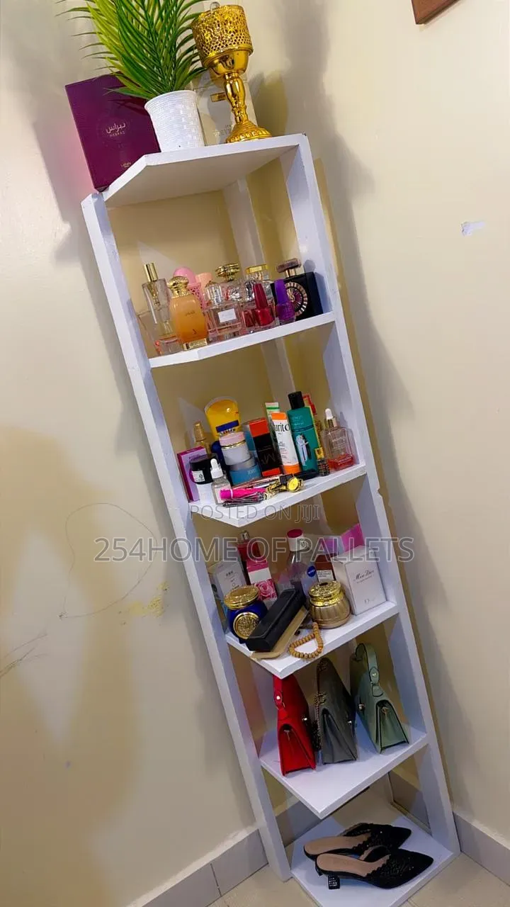 Wooden Corner Stand Slelve