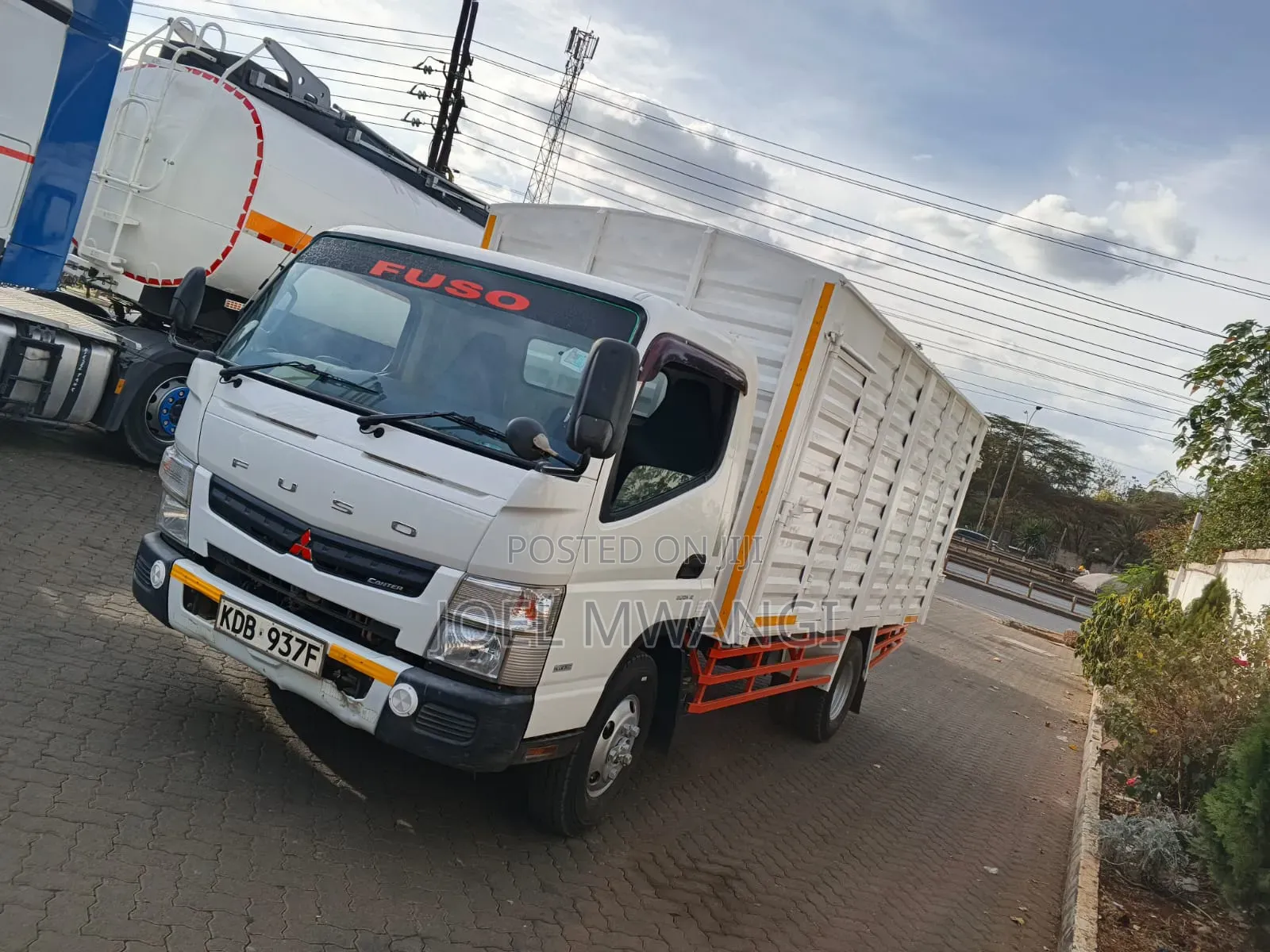 Mitsubishi Fuso Canter 2014 White