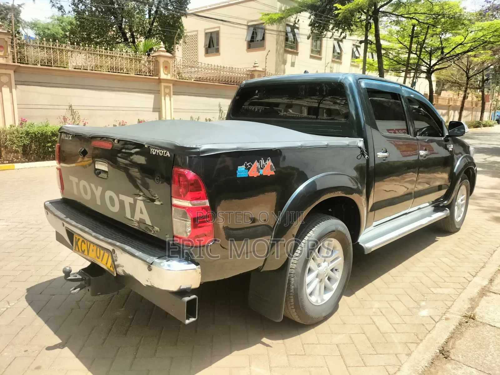 Toyota Hilux 2013 Black