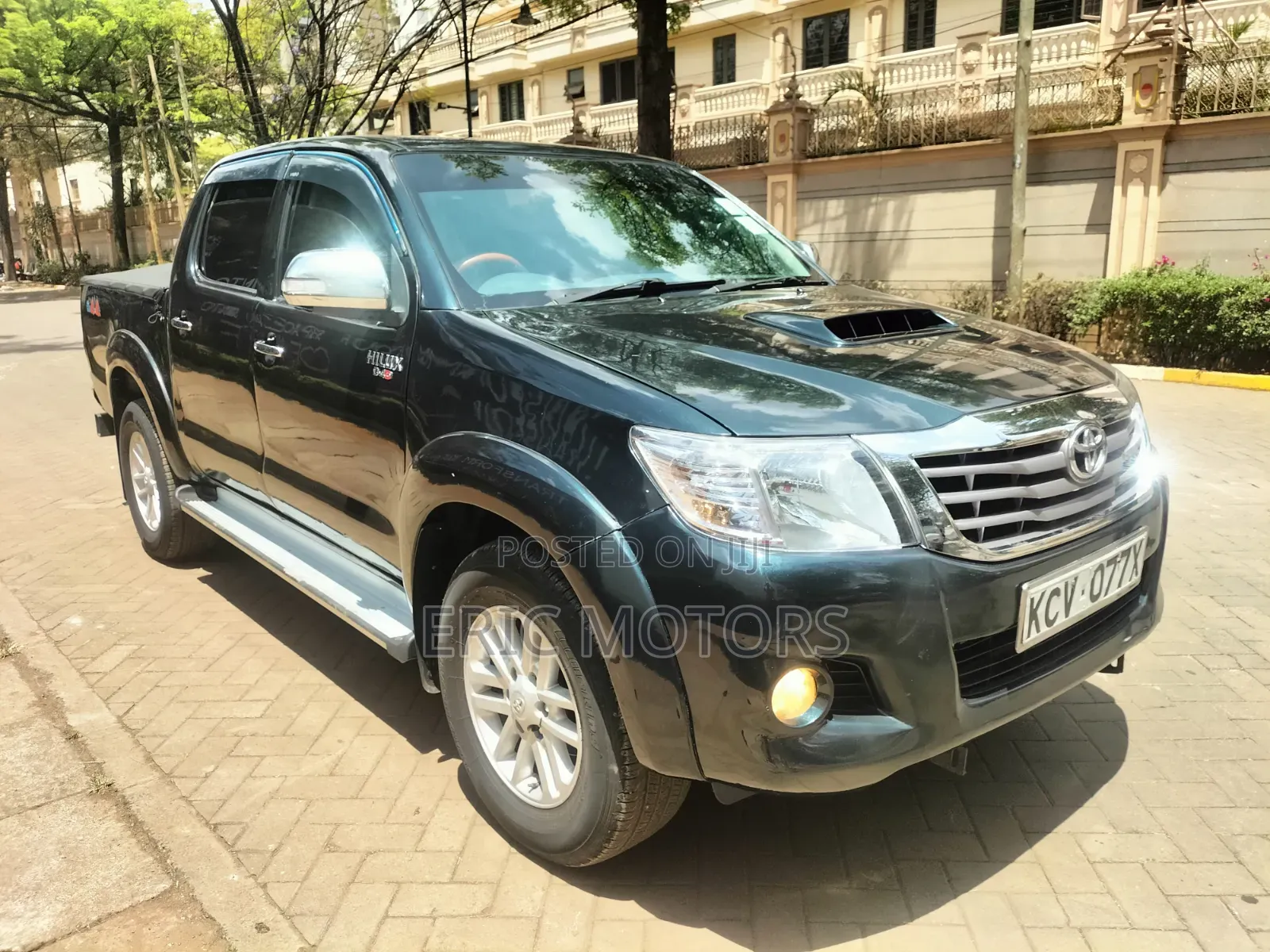 Toyota Hilux 2013 Black