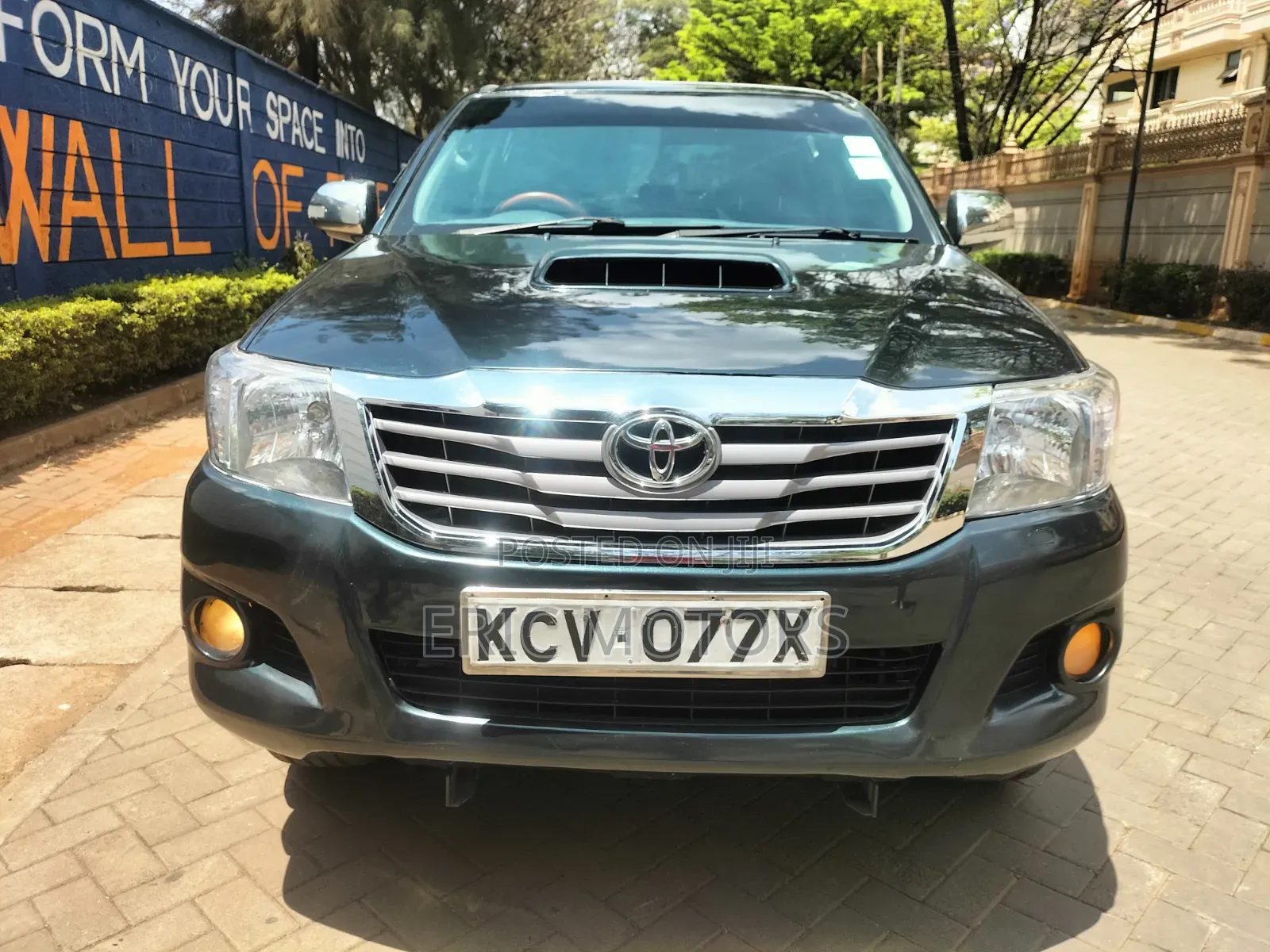 Toyota Hilux 2013 Black