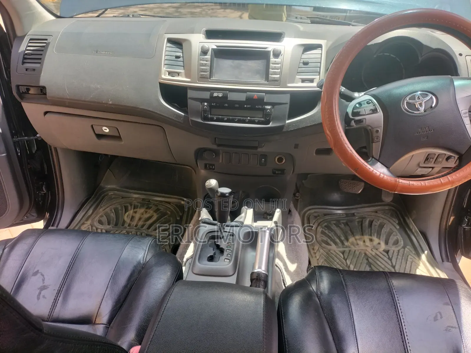 Toyota Hilux 2013 Black