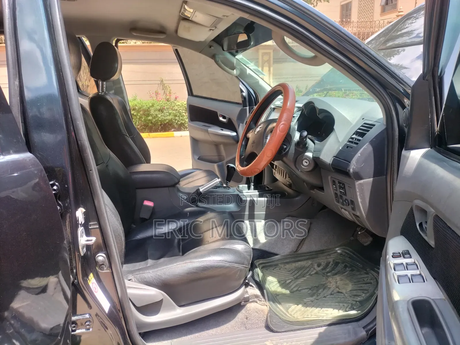 Toyota Hilux 2013 Black