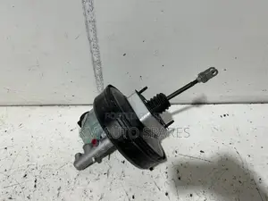 Toyota Land Cruiser HJ75(75 Series) Booster/Master Cylinder.