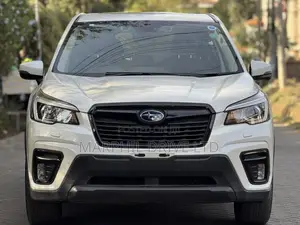 Subaru Forester Premium AWD 2019 White