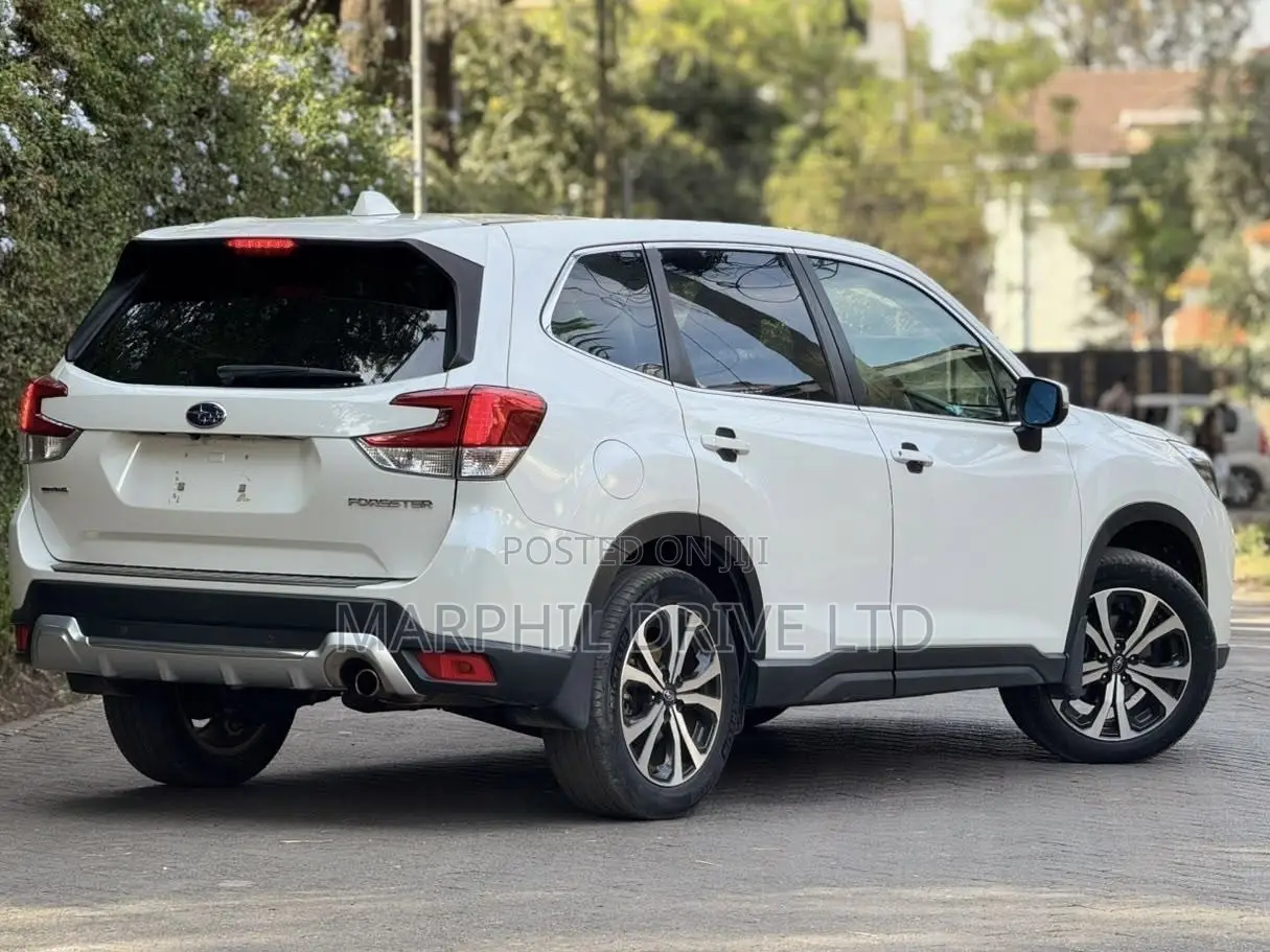 Subaru Forester Premium AWD 2019 White