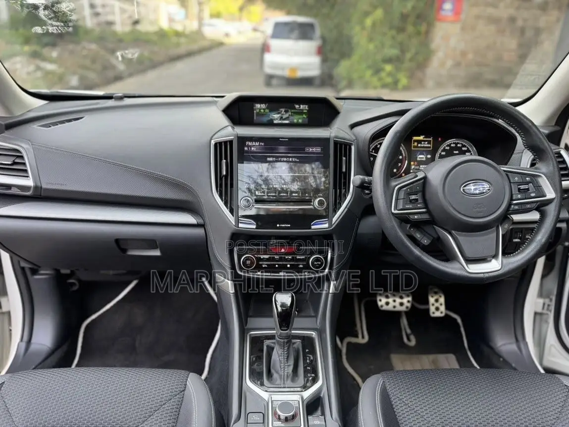 Subaru Forester Premium AWD 2019 White