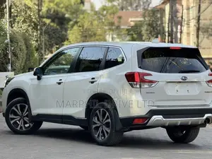 Subaru Forester Premium AWD 2019 White