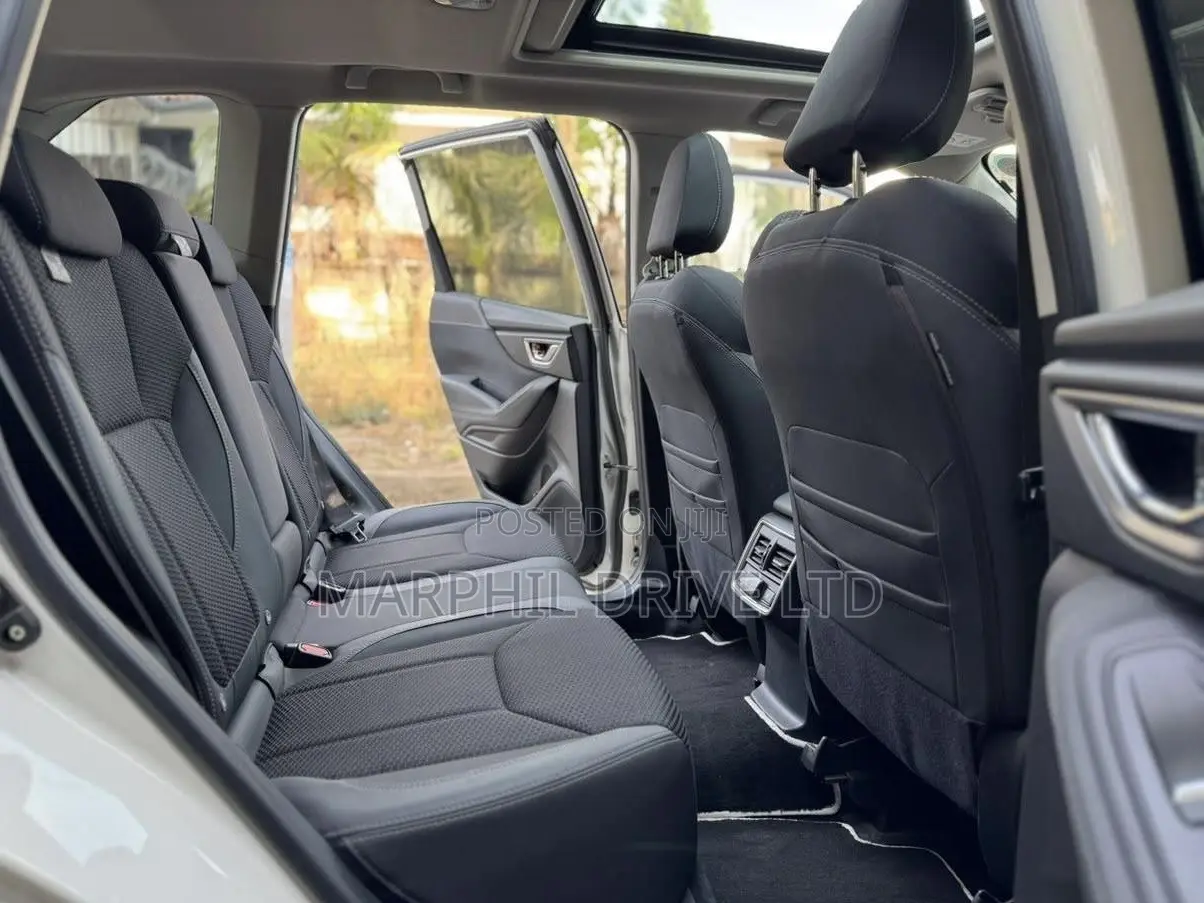 Subaru Forester Premium AWD 2019 White