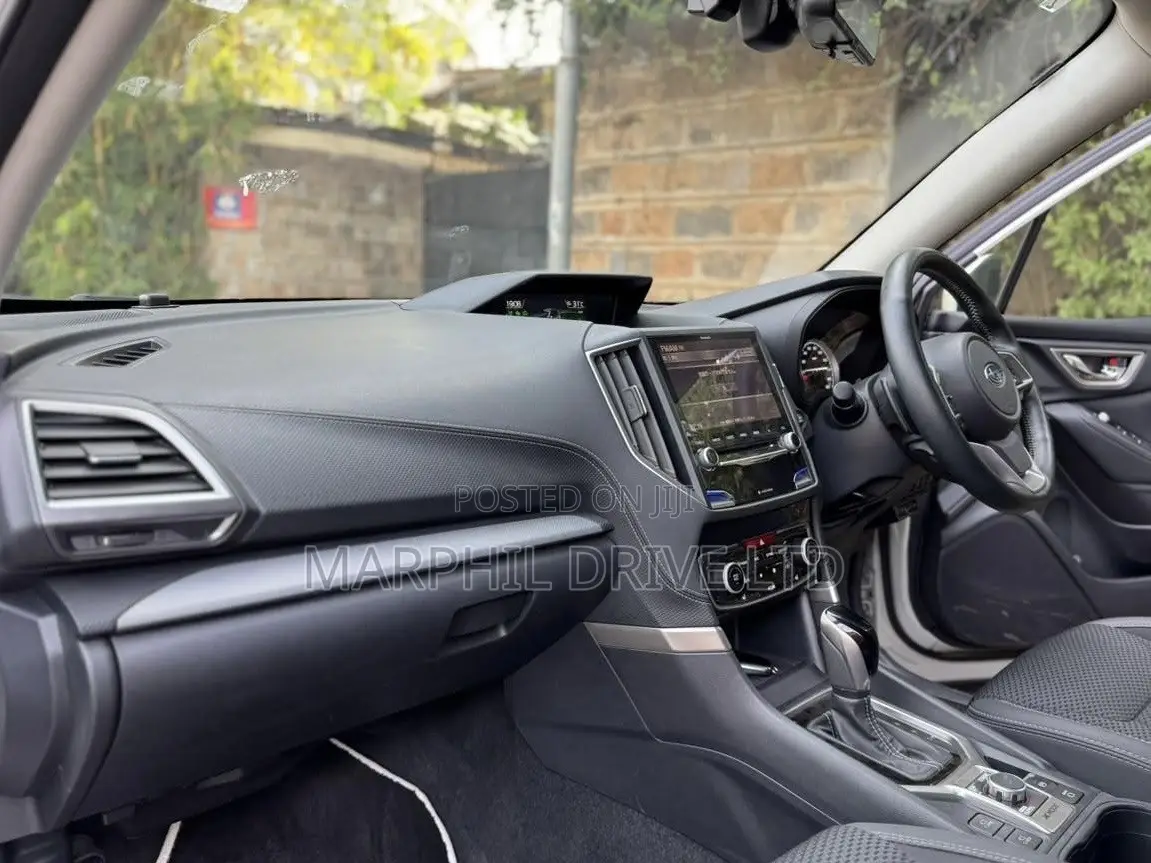 Subaru Forester Premium AWD 2019 White