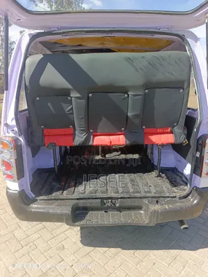Toyota HiAce 2000 White