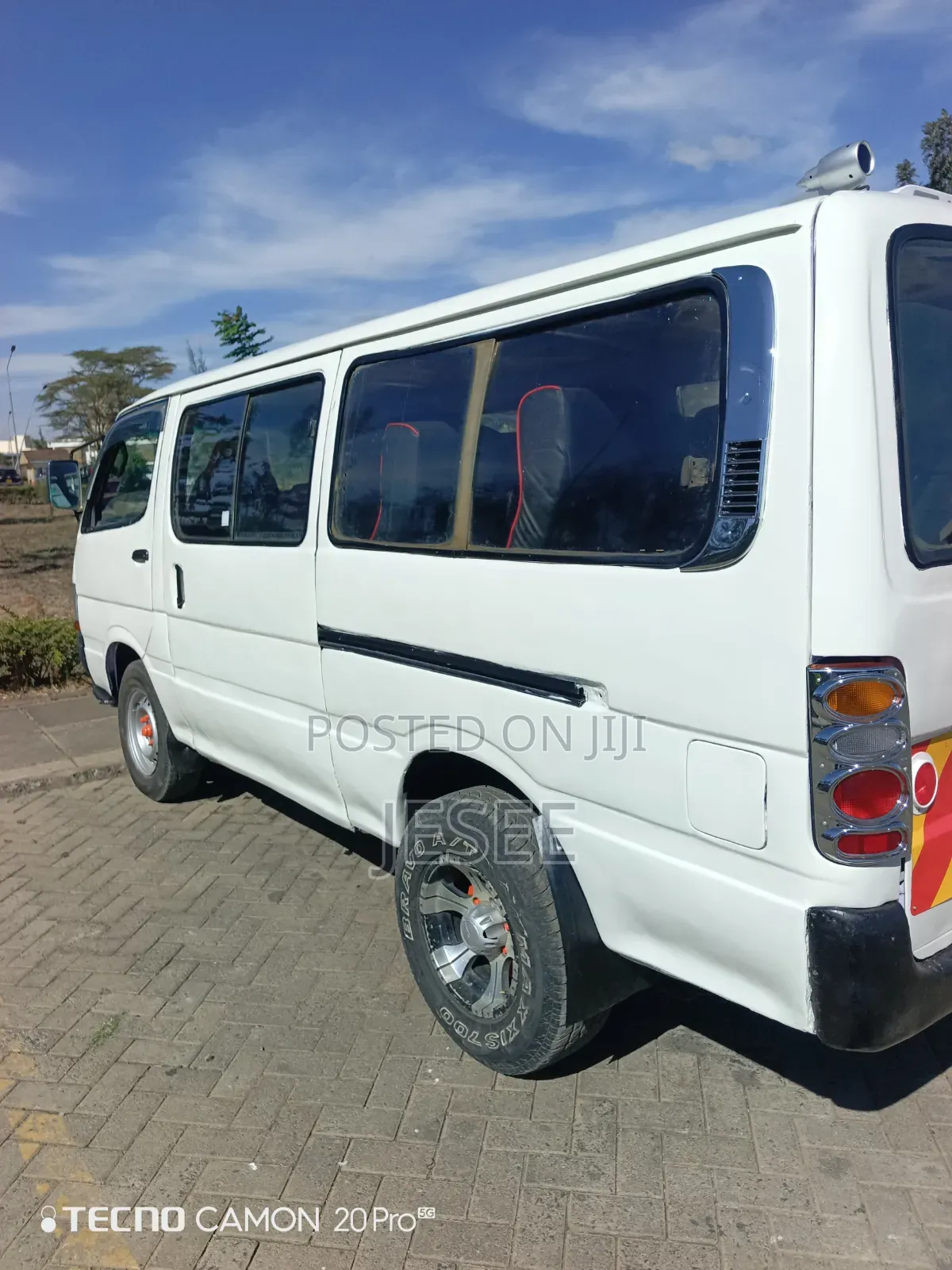 Toyota HiAce 2000 White