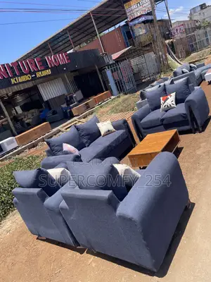 A Classic Seven Seater Bolo v Sofa
