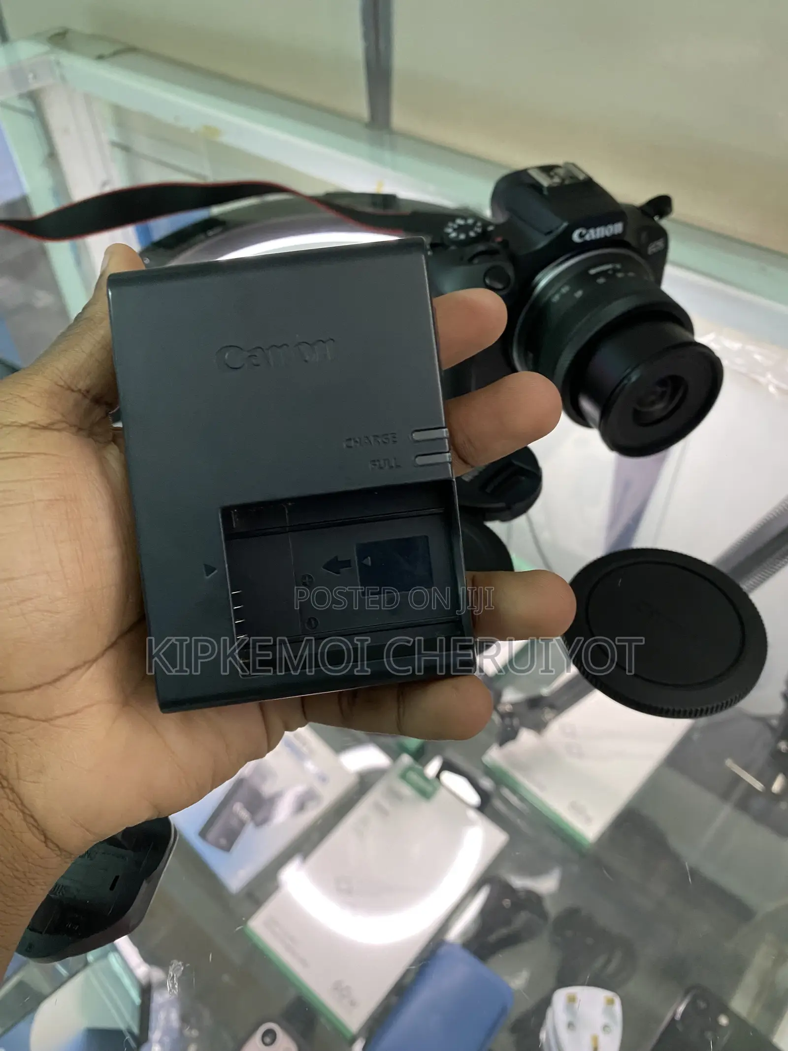 Canon EOS R100 Mirrorless Camera With 18-45mm Lens