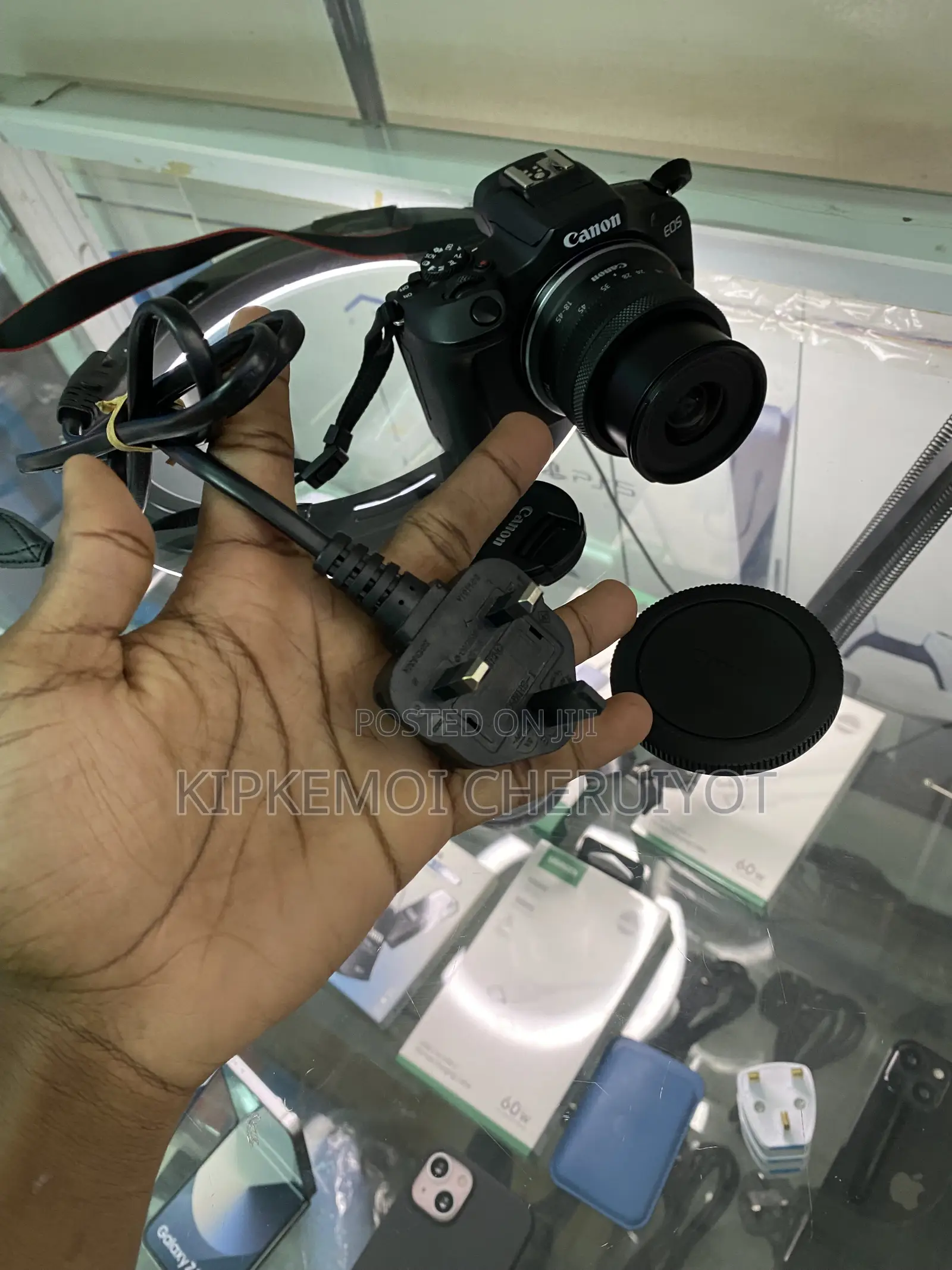 Canon EOS R100 Mirrorless Camera With 18-45mm Lens