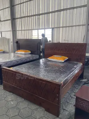 A Queen Size Mahogany Bed & Hd Matress