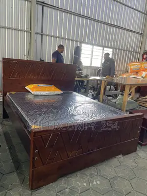 A Queen Size Mahogany Bed & Hd Matress