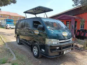 Toyota HiAce 2009 Green