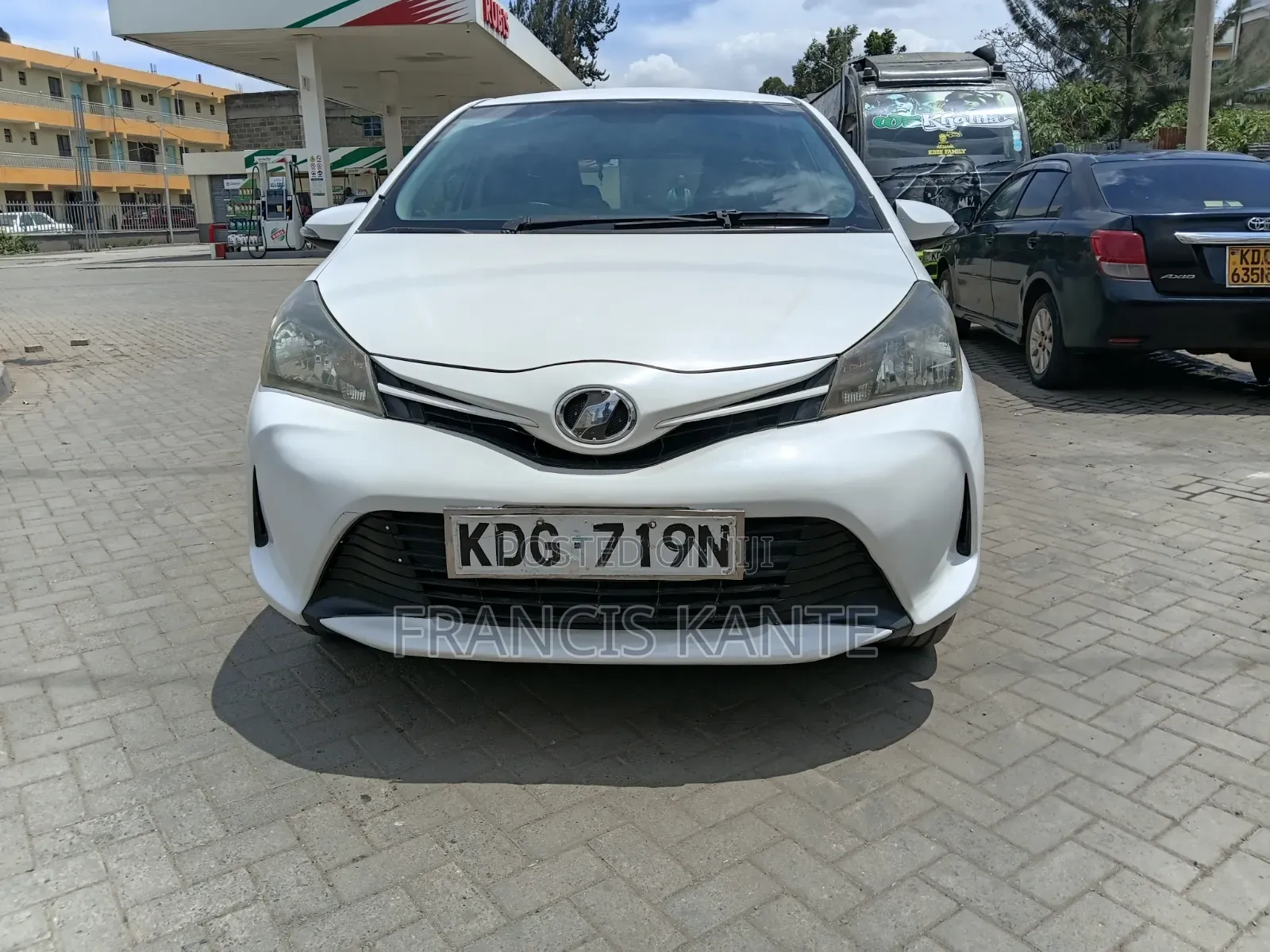 Toyota Vitz 2014 White