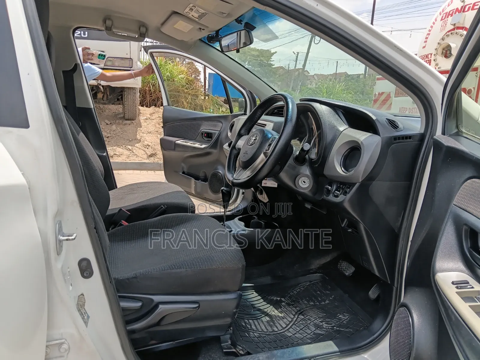 Toyota Vitz 2014 White