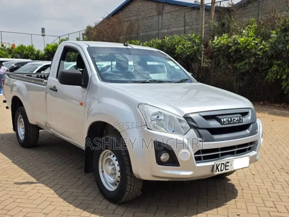 Toyota Hilux 2021 White