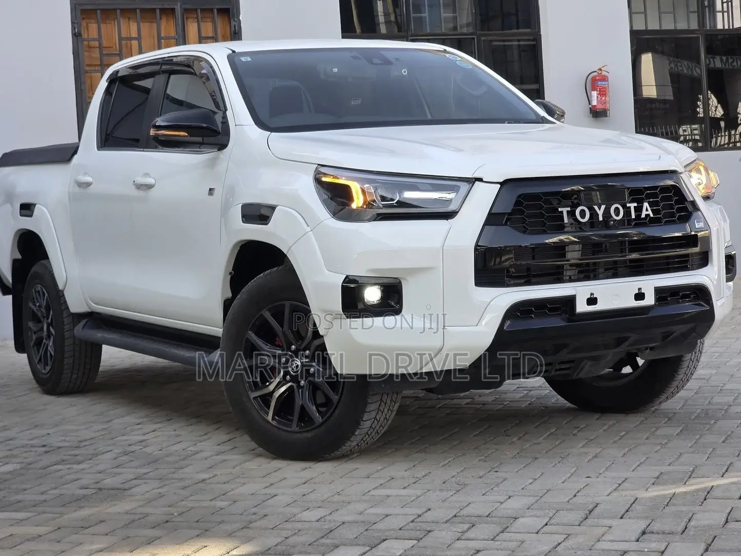 Toyota Hilux 2022 White