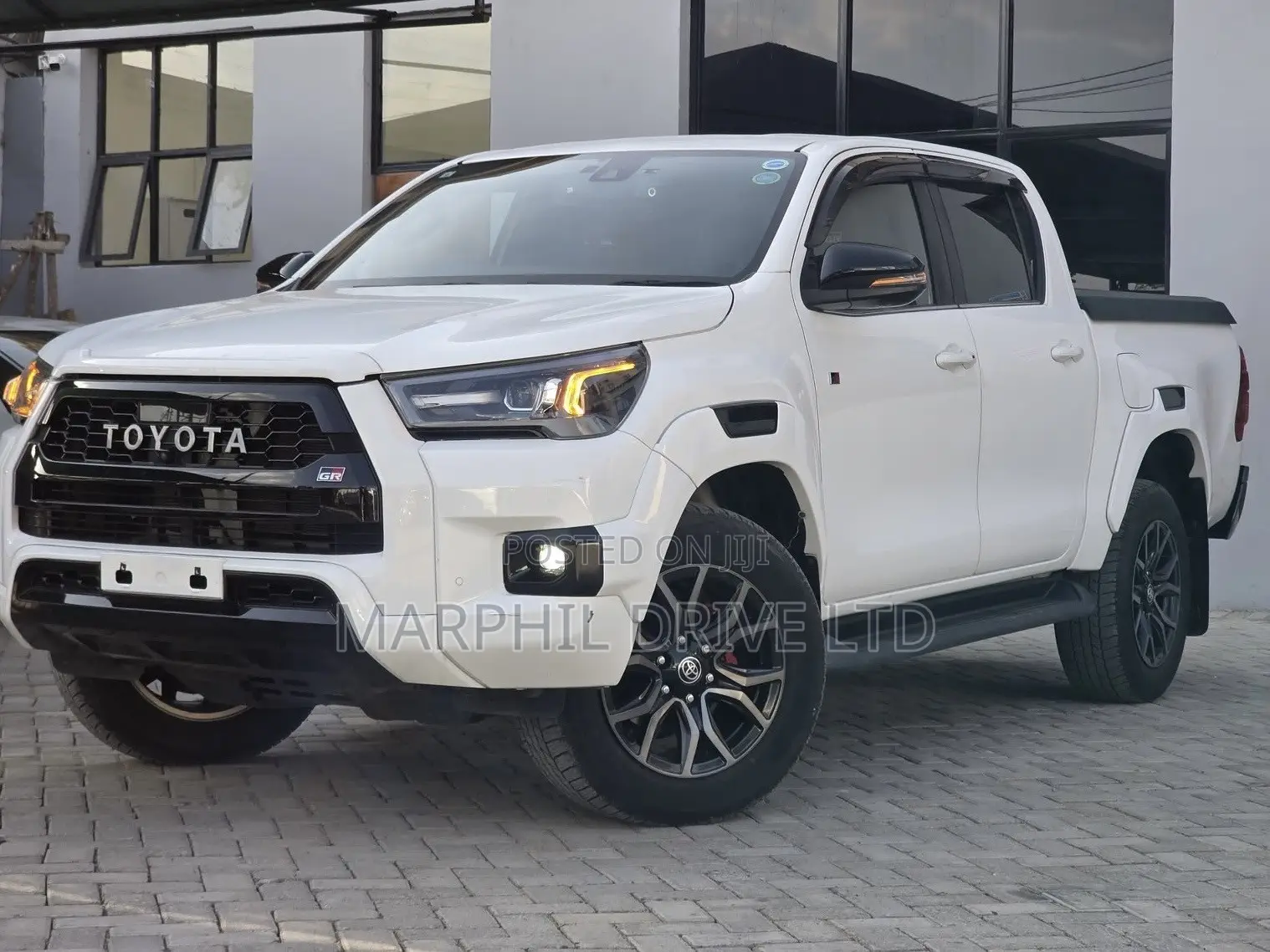 Toyota Hilux 2022 White