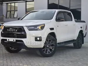 Toyota Hilux 2022 White