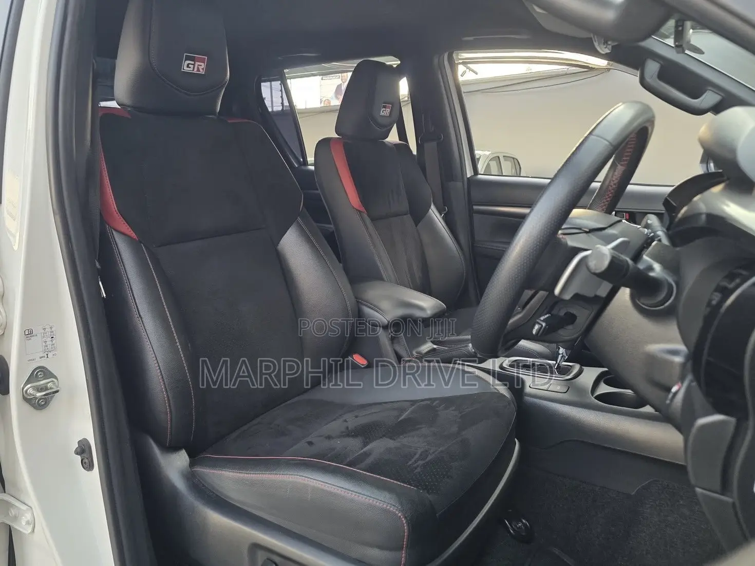 Toyota Hilux 2022 White