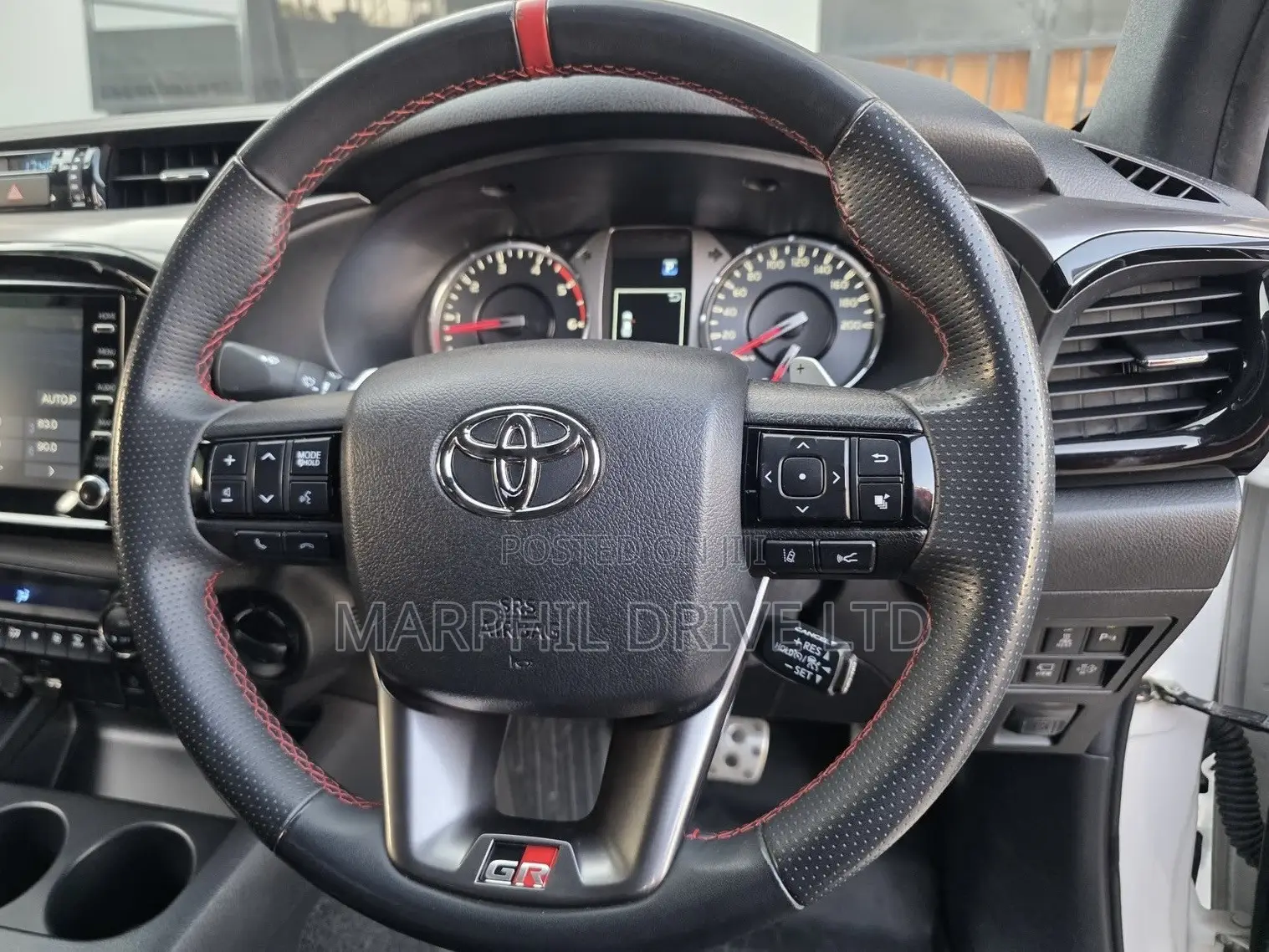Toyota Hilux 2022 White