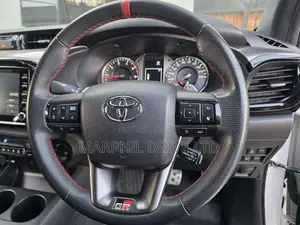 Toyota Hilux 2022 White