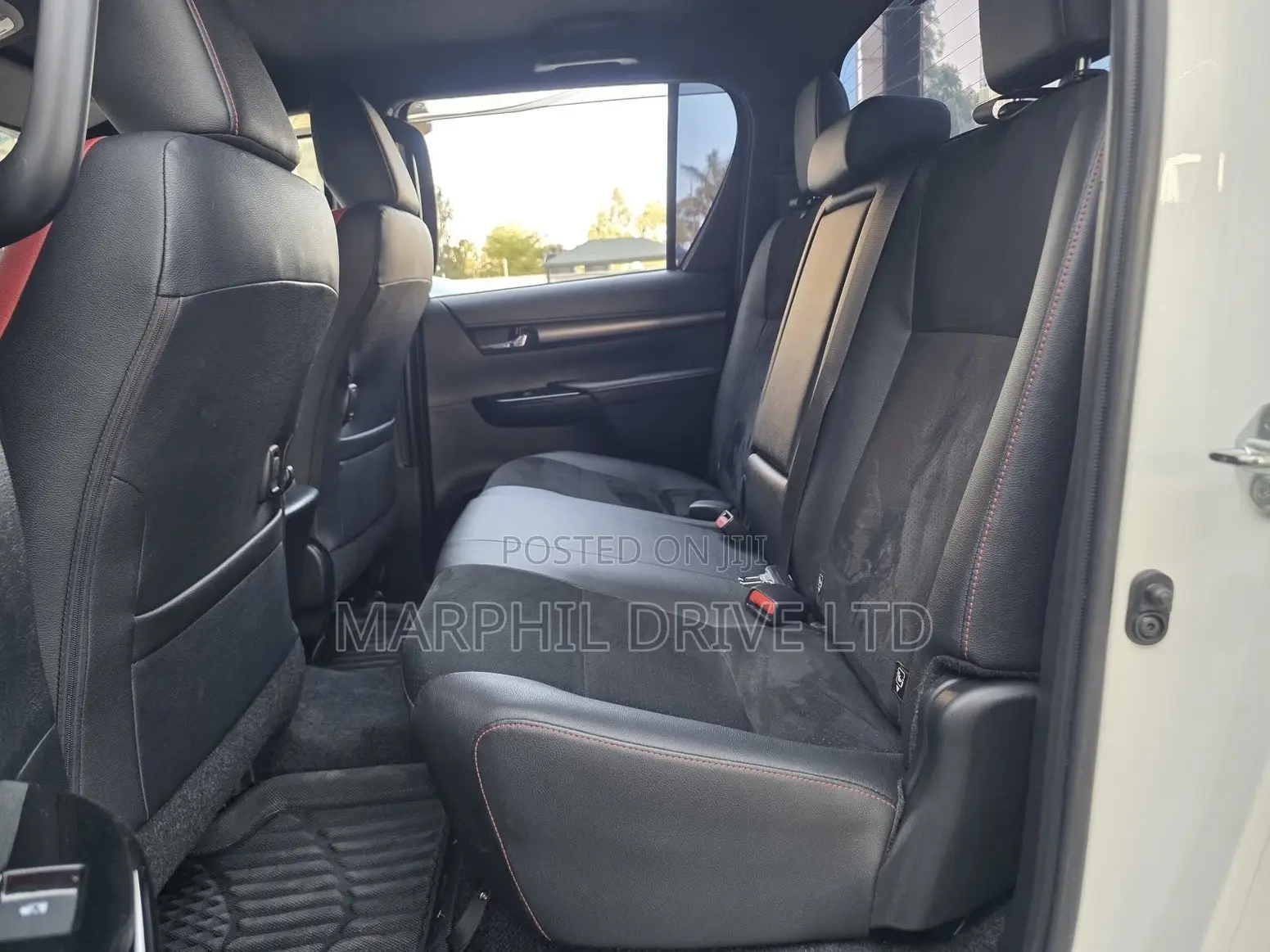Toyota Hilux 2022 White