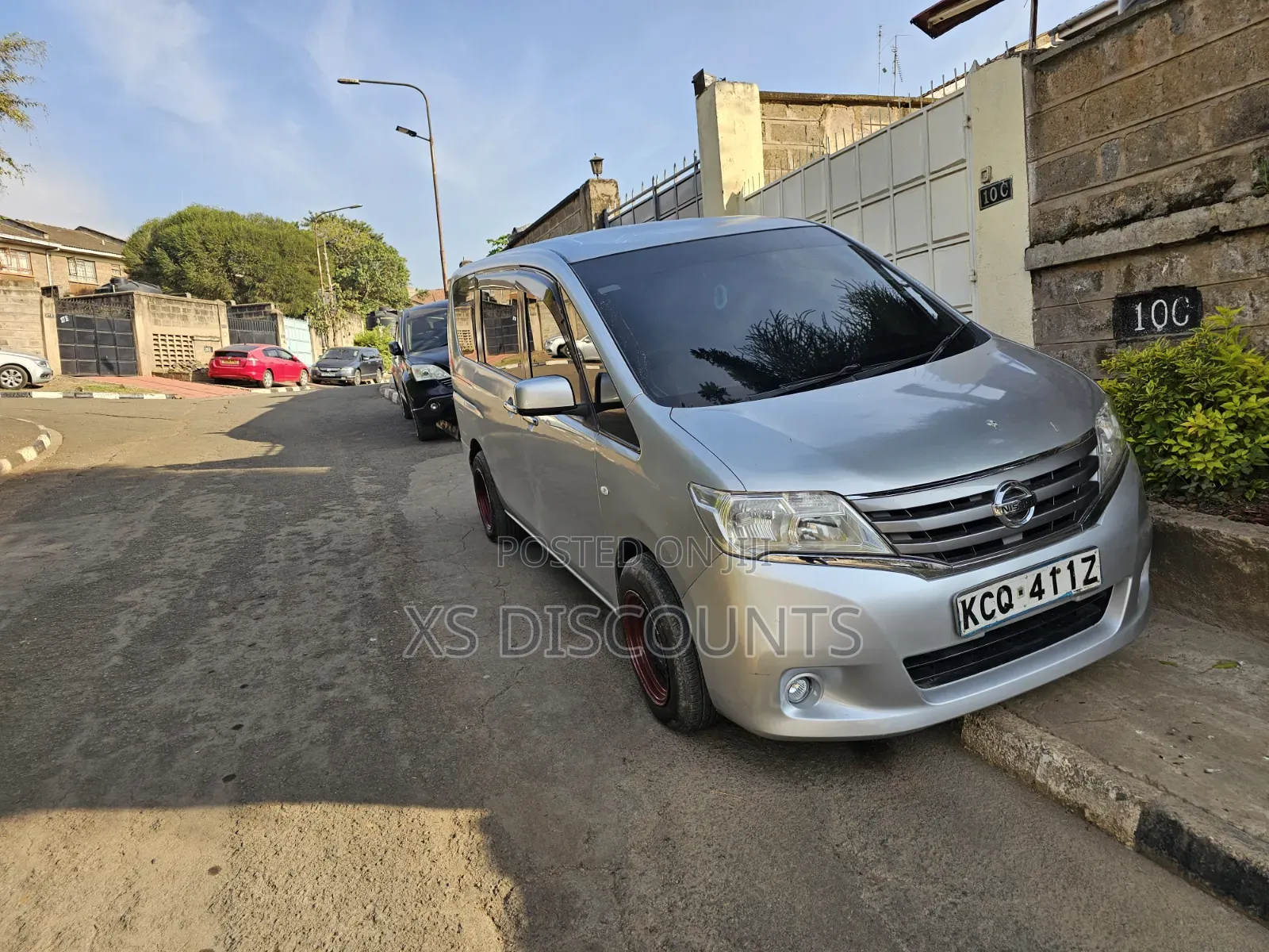 Nissan Serena 2013 Silver
