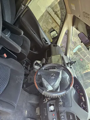 Nissan Serena 2013 Silver