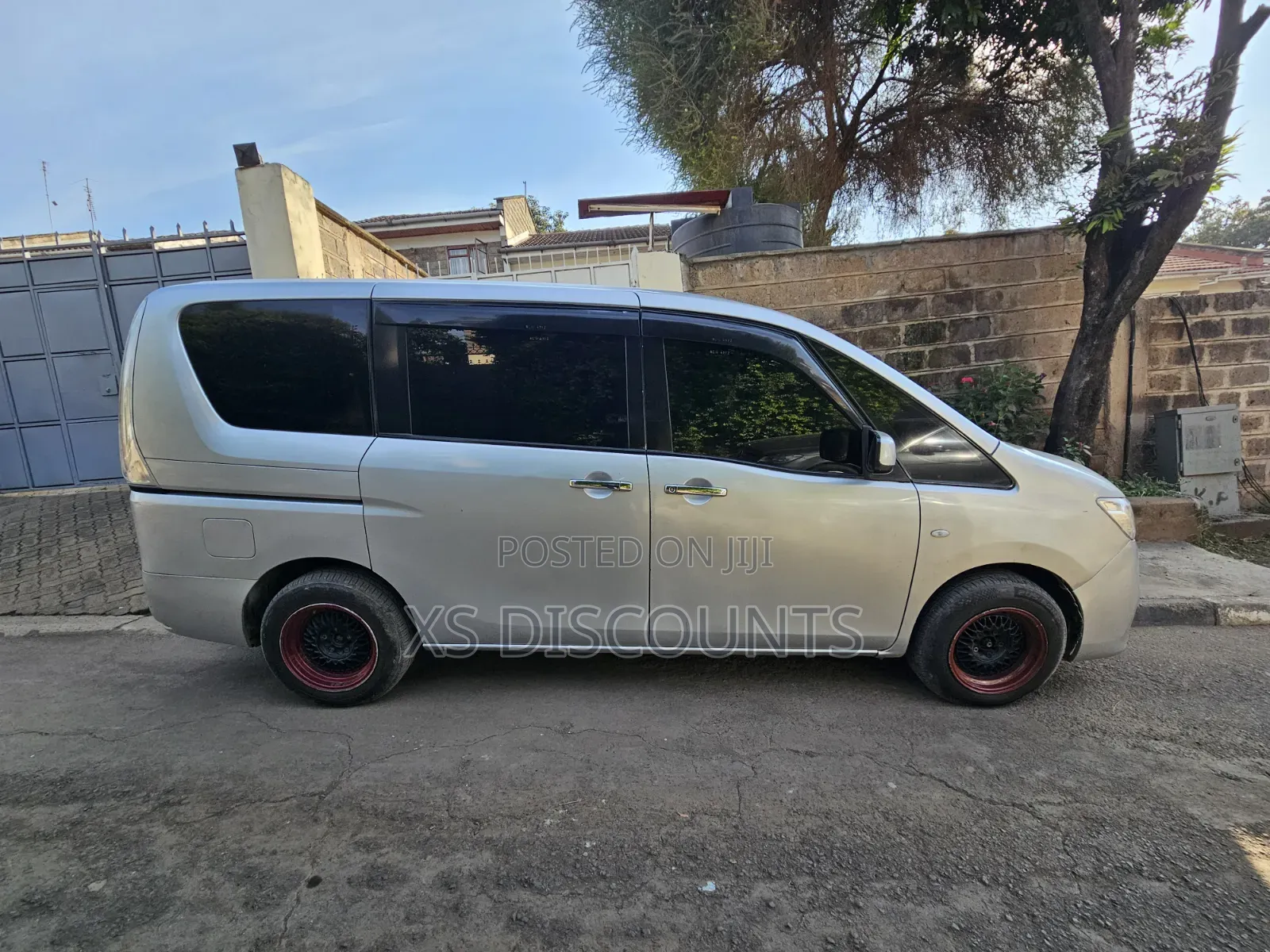 Nissan Serena 2013 Silver