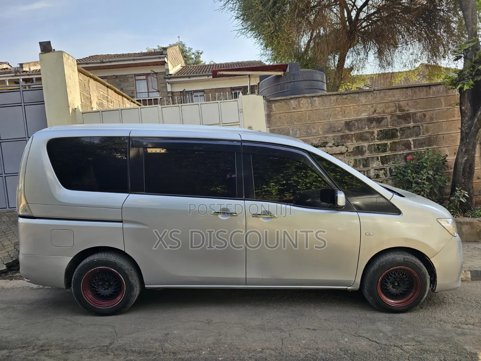 Nissan Serena 2013 Silver