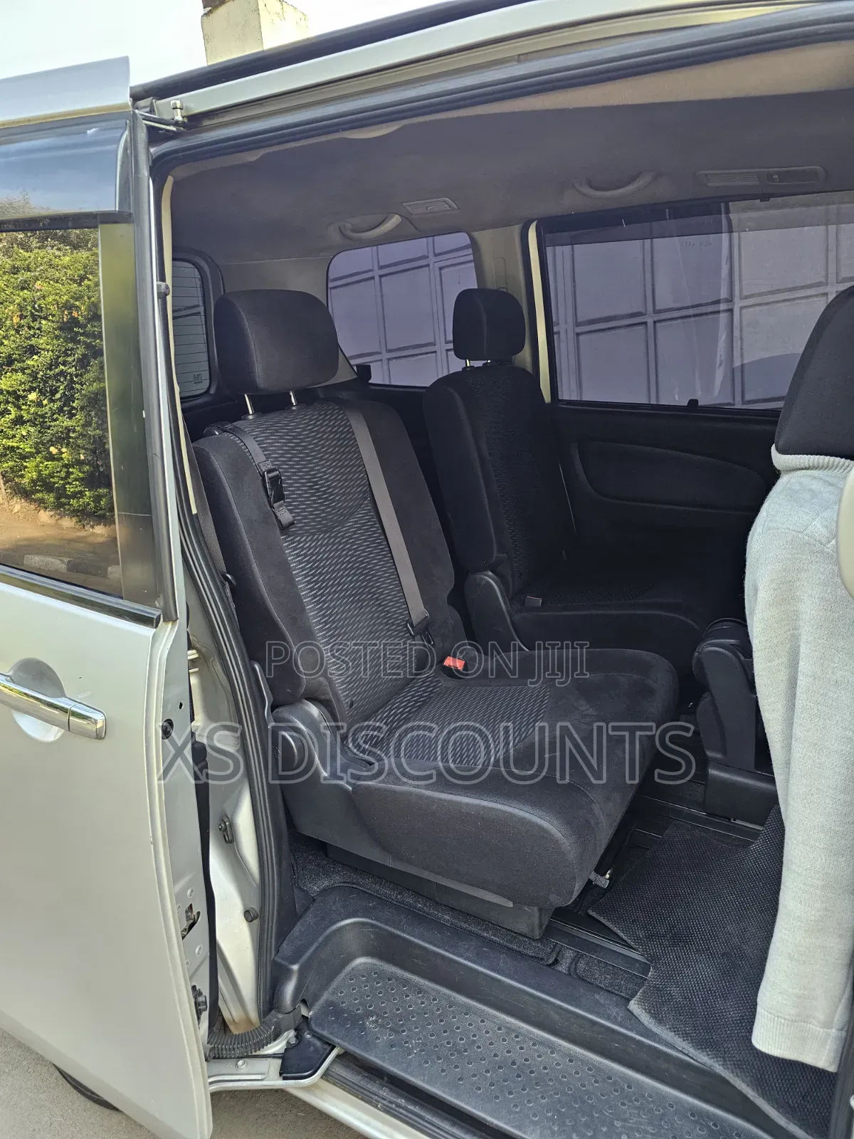 Nissan Serena 2013 Silver