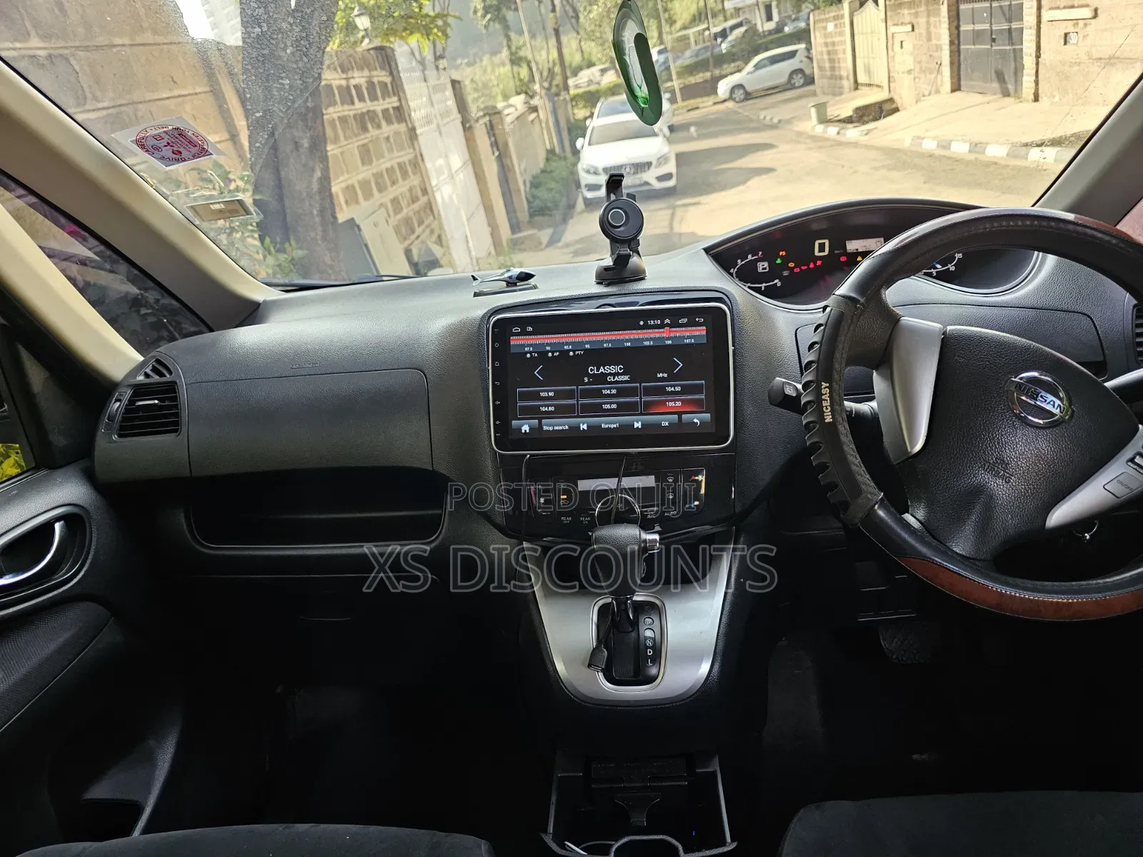 Nissan Serena 2013 Silver